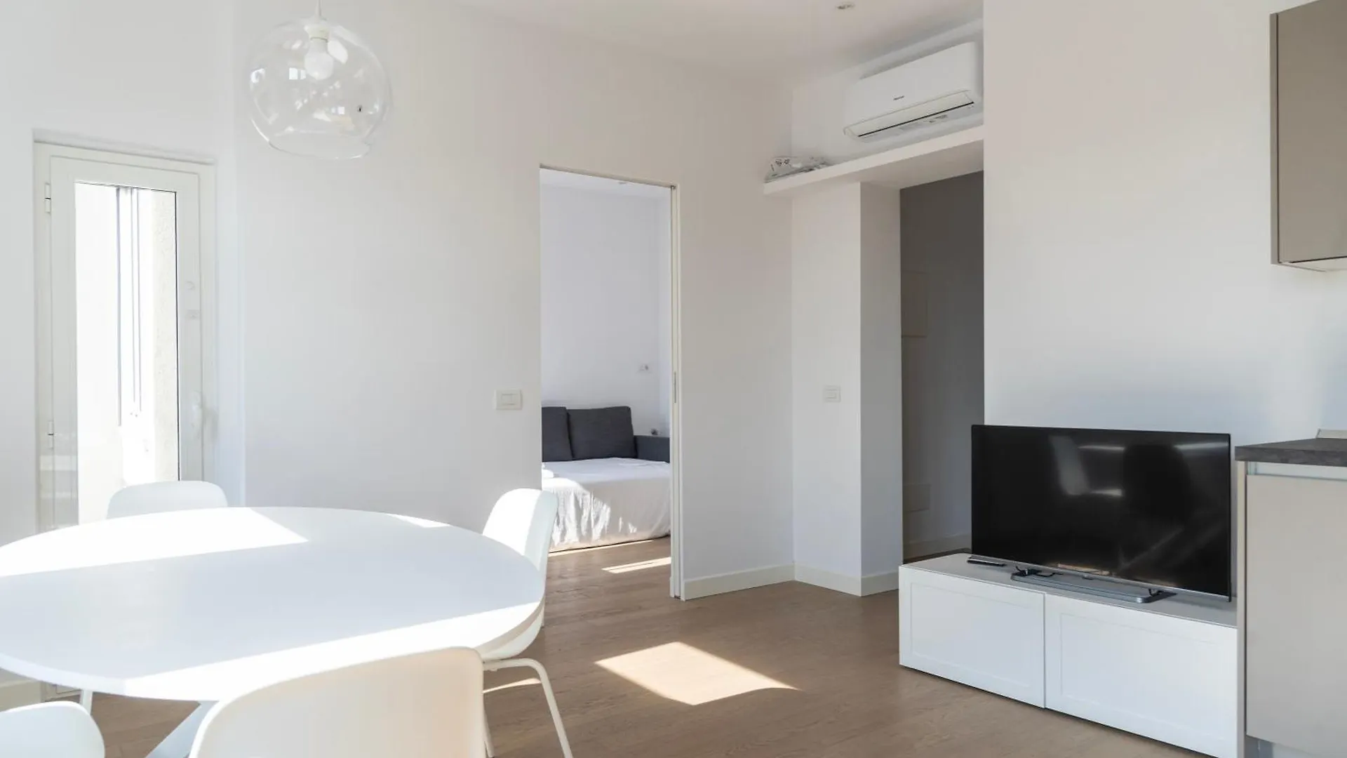 Youhosty - Bright Apartment Gioia Milaan Italië