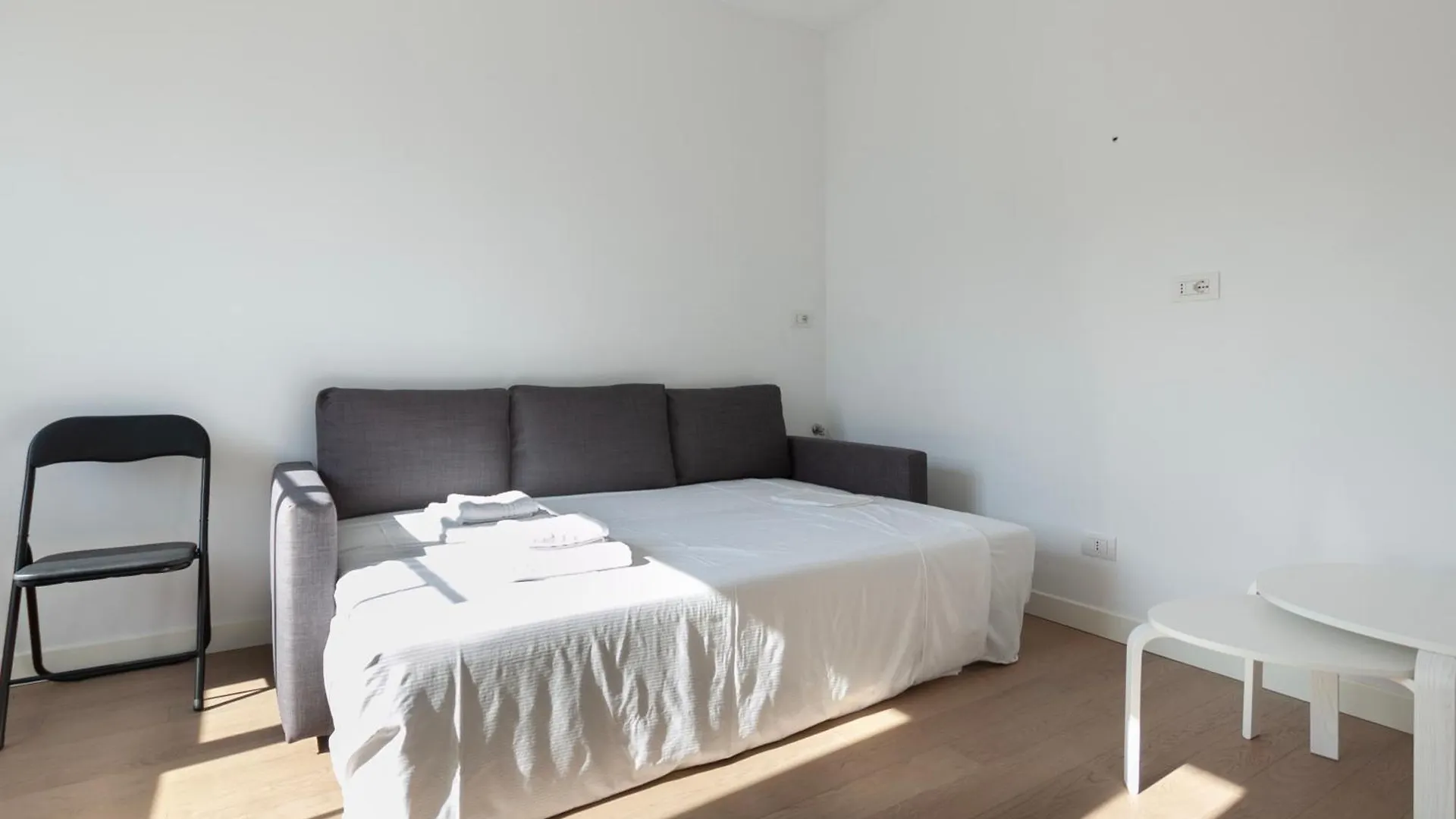 Youhosty - Bright Apartment Gioia Milaan Italië