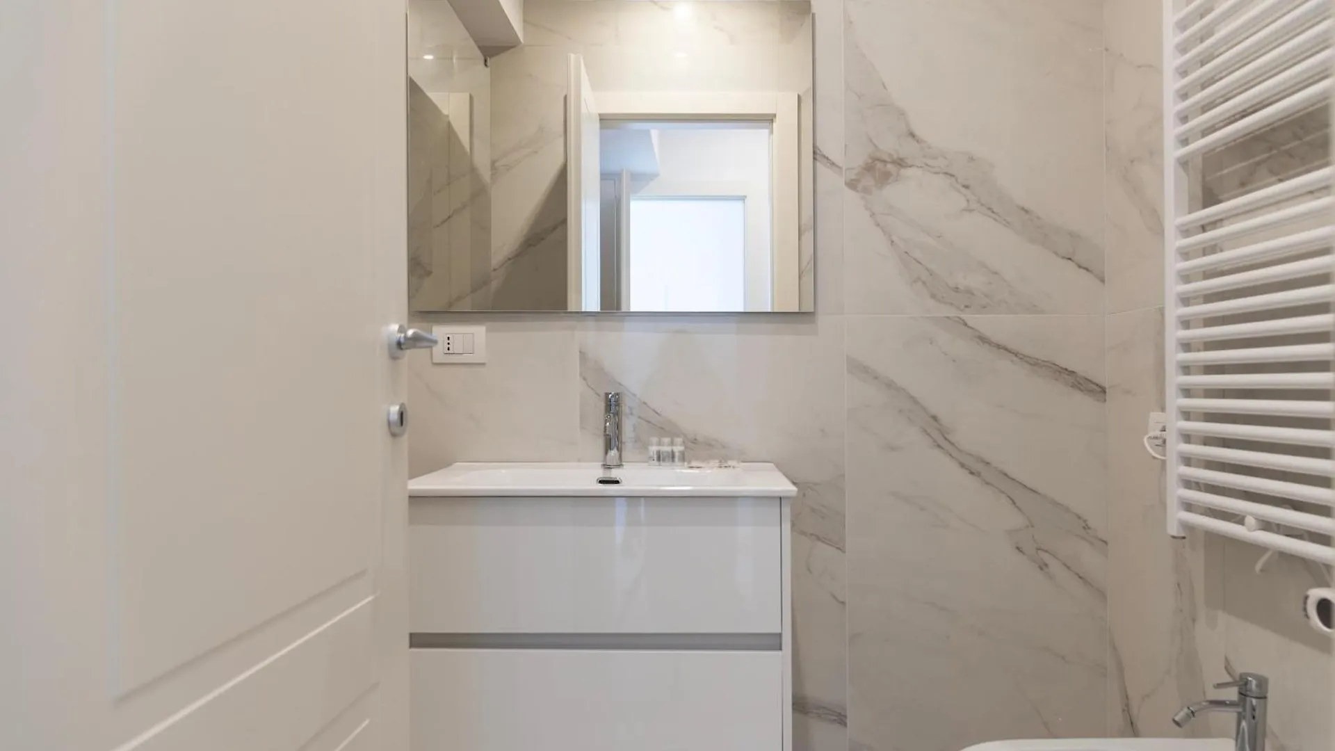 Youhosty - Bright Apartment Gioia Milaan